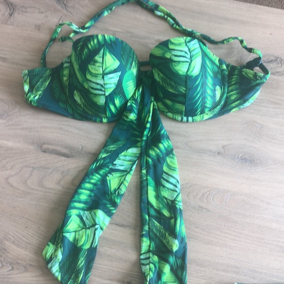 Tropical bikini - Picture 2 of 7